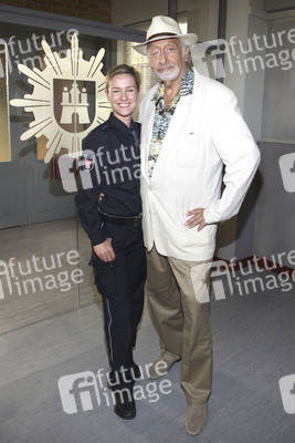 Rhea Harder, Karl Dall