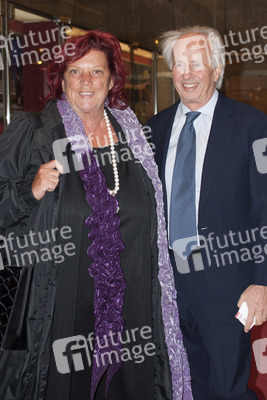 Regina Ziegler mit Begleitung