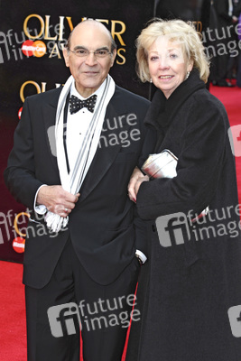 David Suchet mit Begleitung