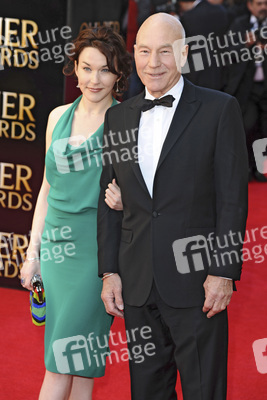 Patrick Stewart mit Begleitung