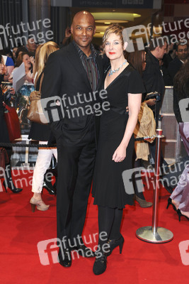 Colin Salmon mit Begleitung