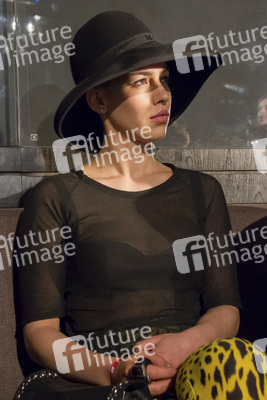 Alina Süggeler (Frida Gold)