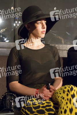 Alina Süggeler (Frida Gold)