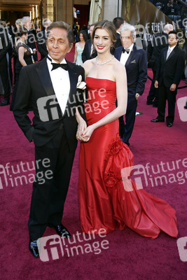 Valentino Garavani, Anna Hathaway
