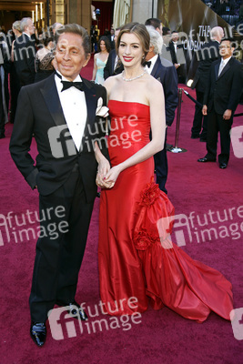Valentino Garavani, Anna Hathaway