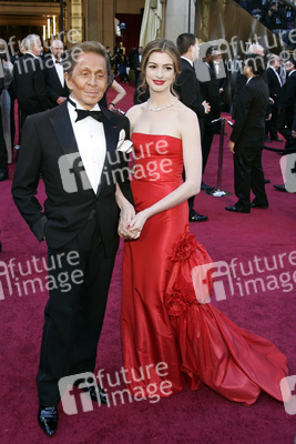 Valentino Garavani, Anna Hathaway