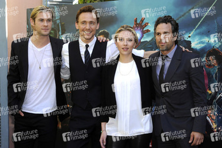Chris Hemsworth, Tom Hiddleston, Scarlett Johansson, Mark Ruffalo