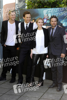 Chris Hemsworth, Tom Hiddleston, Scarlett Johansson, Mark Ruffalo