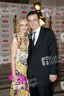 Katja Burkard, Hans Mahr