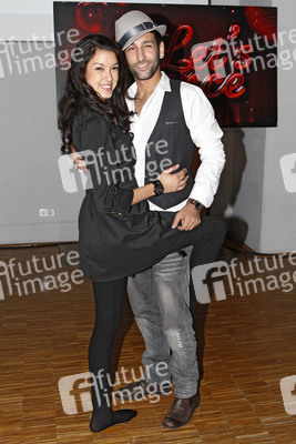 Rebecca Mir, Massimo Sinato