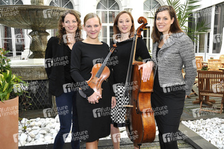 Anne von Twardowski, Angelika Bachmann, Sonja Lena Schmid, Iris Siegfried (Salut Salon)