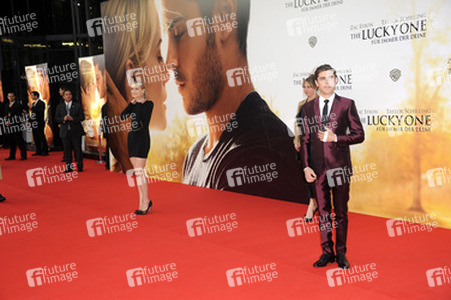 Taylor Schilling, Zac Efron