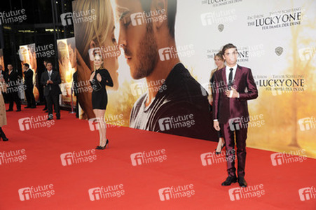 Taylor Schilling, Zac Efron