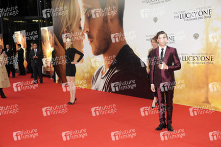 Taylor Schilling, Zac Efron