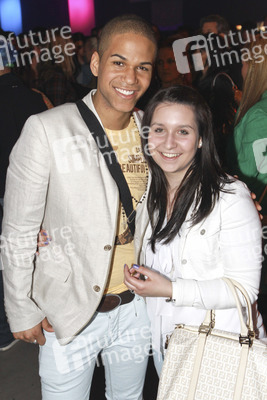 Jesse Ritch mit Begleitung