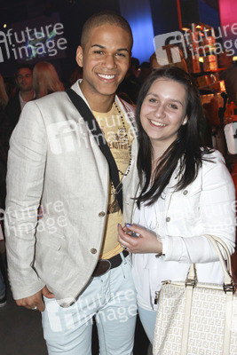 Jesse Ritch mit Begleitung