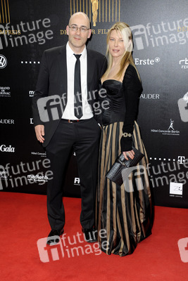 Torsten Neumann, Deborah Kara Unger