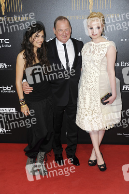 Burghart Klaußner mit Begleitung, Maria-Victoria Dragus