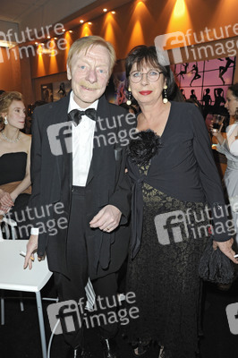 Otto Sander, Monika Hansen