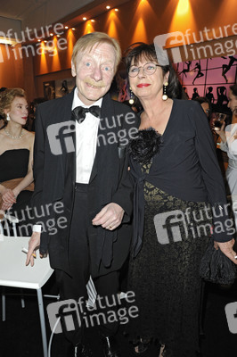 Otto Sander, Monika Hansen