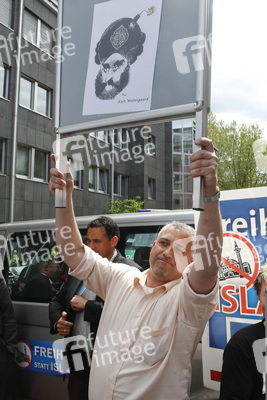 Wahlhelfer mit Mohamed Karikatur