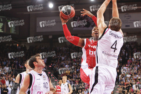 Jared Jordan, Anthony Leon Tucker, Simonas Serapinas