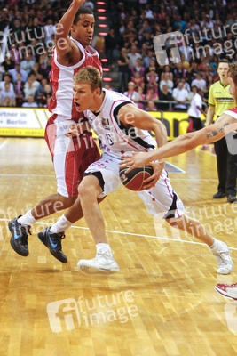 Brian Roberts, Benas Veikalas