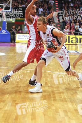 Brian Roberts, Benas Veikalas