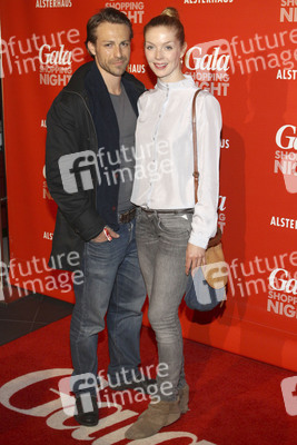 Pheline Roggan mit Freund Daniel Kuck