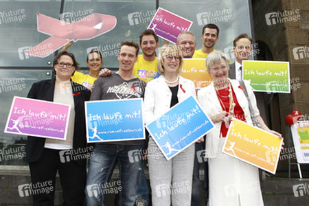 Mitarbeiterin Aidshilfe Köln, Renée Weibel, Jürgen Milski, Dirk Moritz, Elfi Scho-Antwerpes, Klaus Nierhoff, Jo Weil, Hannelore Bartscherer, Vertreter vom Sponsor Opel