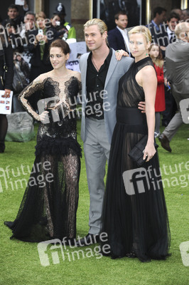 Kristen Stewart, Chris Hemsworth, Charlize Theron