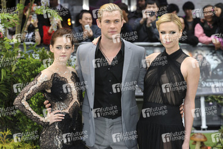 Kristen Stewart, Chris Hemsworth, Charlize Theron