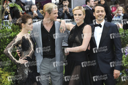 Kristen Stewart, Chris Hemsworth, Charlize Theron, Rupert Sanders