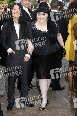 Beth Ditto (Gossip) mit ihrer Verlobten Kristin Ogata