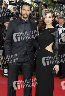 Dolores Chaplin mit Begleitung