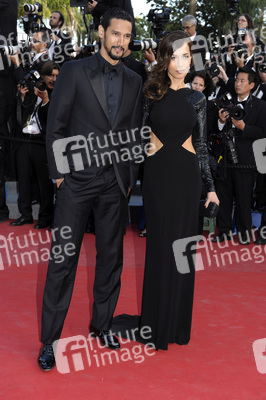 Dolores Chaplin mit Begleitung