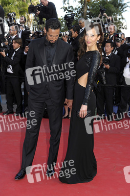 Dolores Chaplin mit Begleitung