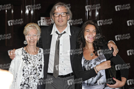 Leander Haußmann mit Mutter Doris und Schwester Iris