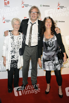 Leander Haußmann mit Mutter Doris und Schwester Iris