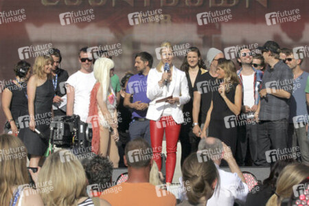 Judith Rakers, Anke Engelke und die Mitwirkenden der ESC-Party