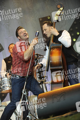 Dick Brave, Phil X Hanson