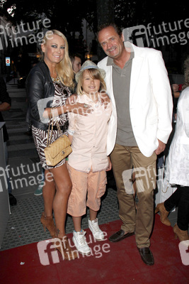 Jenny Elvers-Elbertzhagen mit Ehemann Goetz Elbertzhagen und Sohn Paul