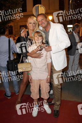 Jenny Elvers-Elbertzhagen mit Ehemann Goetz Elbertzhagen und Sohn Paul