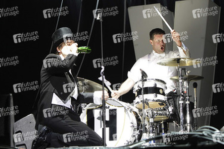 Howlin' Pelle Almqvist, Chris Dangerous (The Hives)