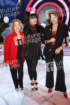 Jacqueline Boyer, Nina Hagen, Elizabeth Teissier