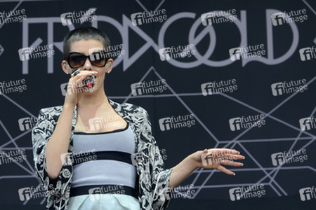 Alina Süggeler (Frida Gold)