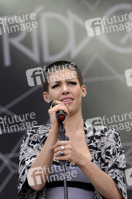 Alina Süggeler (Frida Gold)