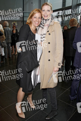 Nadja Auermann mit Begleitung