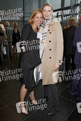 Nadja Auermann mit Begleitung