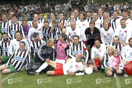 Peter Lohmeyer, Johannes B. Kerner, Nina Petri und die Charity Fußballteams